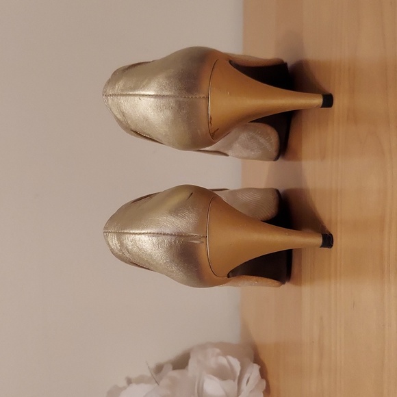 Stuart Weitzman Soft Gold Mesh and Rhinestone Detailed Pumps Size 5.5 - Picture 7 of 16